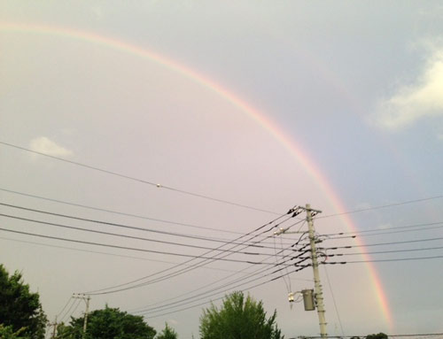青山コミュニケーションセミナー栗原です。自宅を出ると大きな虹がでてました。